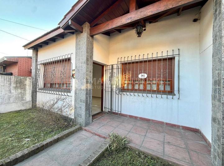 Casa · 200m² · 4 Ambientes · 1 Cochera