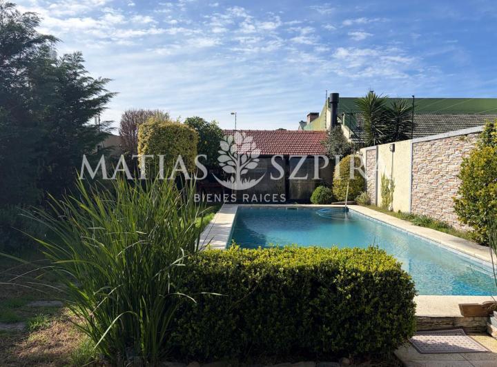 Casa · 200m² · 4 Ambientes · 1 Cochera