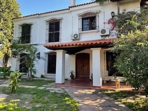 Casa · 300m² · 5 Ambientes · 8 Cocheras