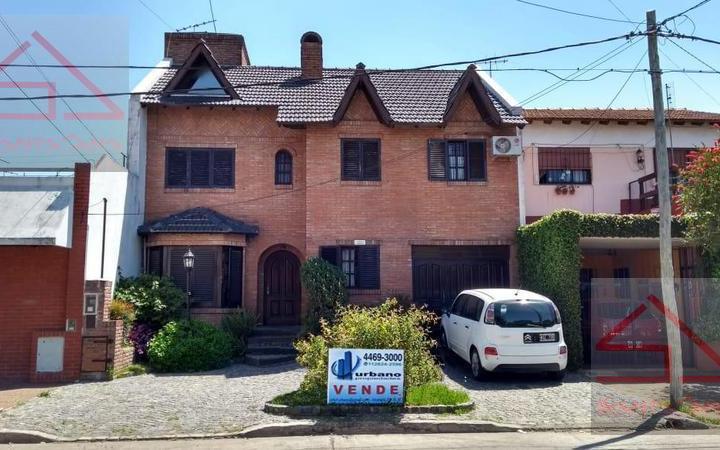 Casa · 245m² · 5 Ambientes · 3 Cocheras