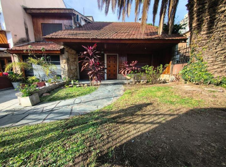 Casa · 250m² · 5 Ambientes · 2 Cocheras