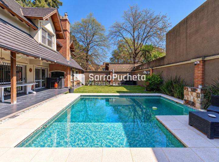 Casa · 360m² · 6 Ambientes · 4 Cocheras
