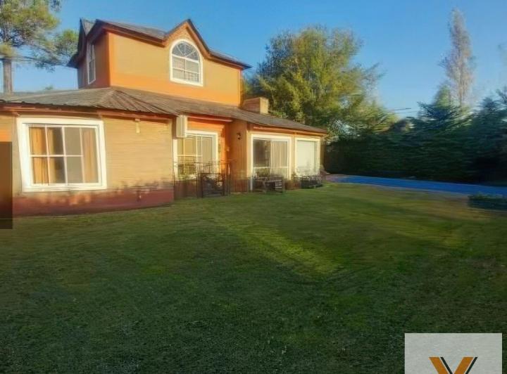 Casa · 190m² · 4 Ambientes · 2 Cocheras