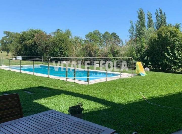 Casa · 248m² · 5 Ambientes · 2 Cocheras