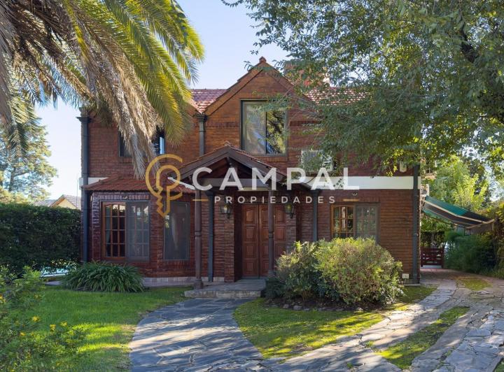 Casa · 160m² · 4 Ambientes · 1 Cochera
