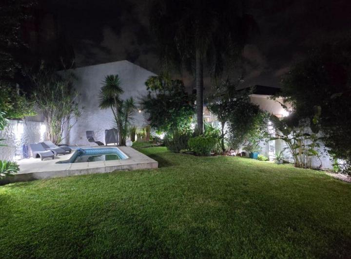 Casa · 220m² · 5 Ambientes · 2 Cocheras