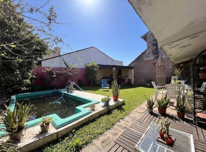 Casa · 102m² · 3 Ambientes · 2 Cocheras