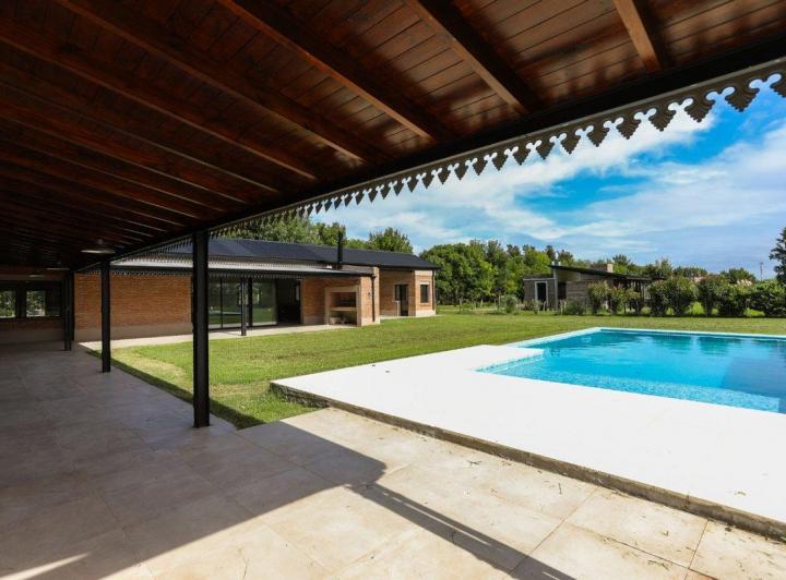 Casa · 171m² · 5 Ambientes · 2 Cocheras
