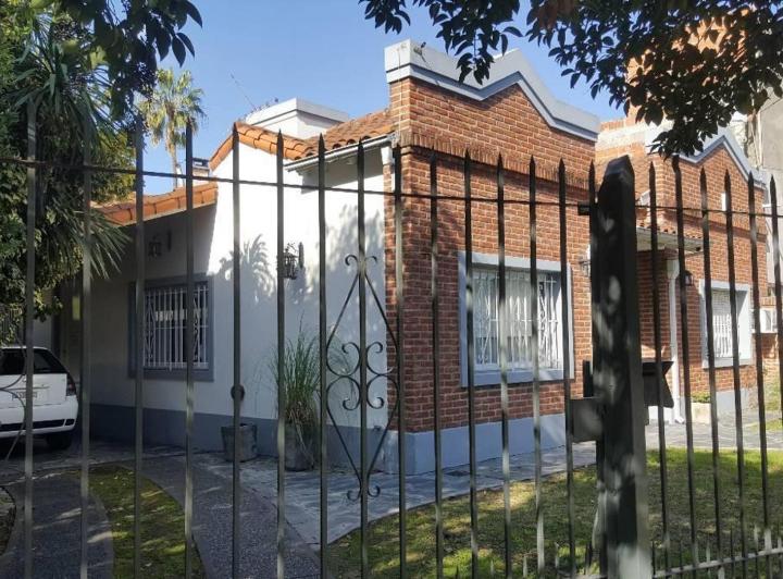 Casa · 160m² · 4 Ambientes · 3 Cocheras
