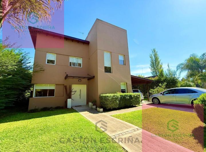 Casa · 215m² · 5 Ambientes · 3 Cocheras