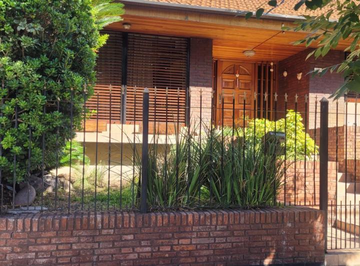 Casa · 249m² · 6 Ambientes · 3 Cocheras