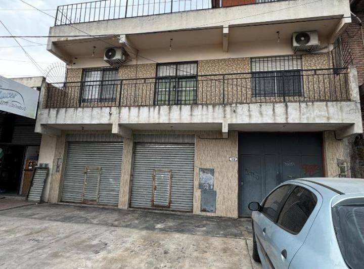 Casa · 300m² · 6 Ambientes · 8 Cocheras