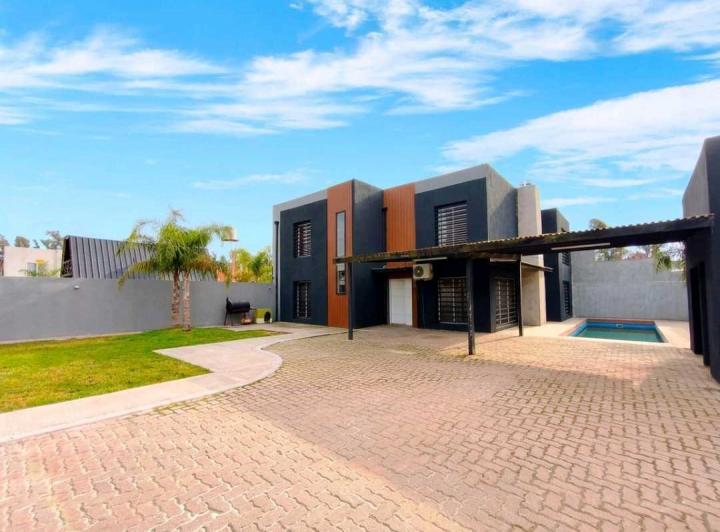Casa · 200m² · 3 Dormitorios · 1 Cochera