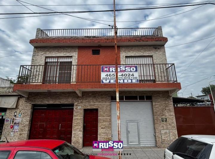 Casa · 102m² · 5 Ambientes · 1 Cochera