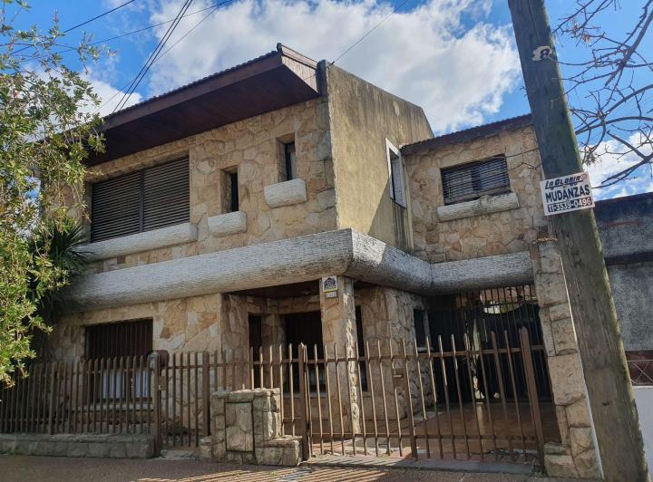 Casa · 130m² · 7 Ambientes · 1 Cochera