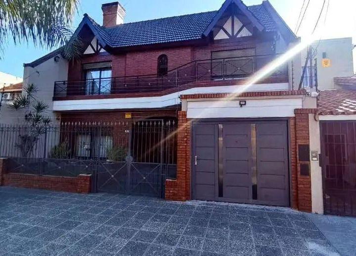 Casa · 350m² · 5 Ambientes · 1 Cochera