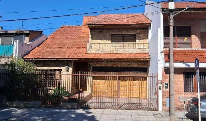Casa · 340m² · 5 Ambientes · 1 Cochera