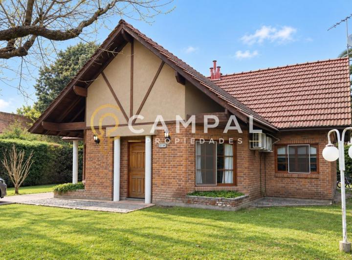 Casa · 111m² · 4 Ambientes · 1 Cochera