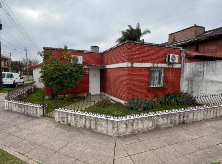 Casa · 110m² · 4 Ambientes · 2 Cocheras