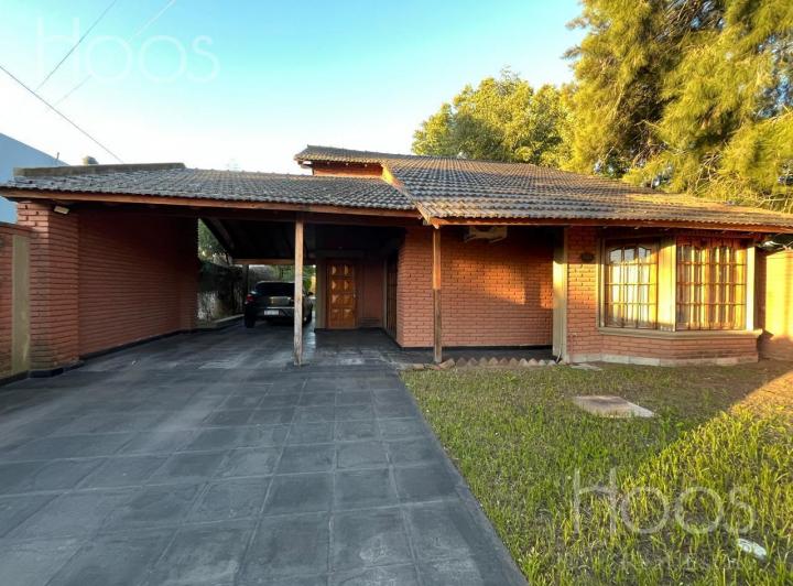 Casa · 220m² · 4 Ambientes · 3 Cocheras