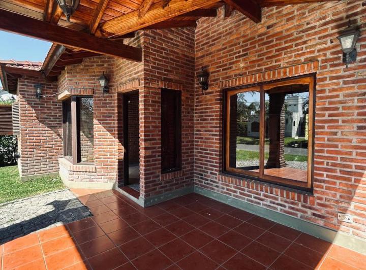 Casa · 92m² · 4 Ambientes · 1 Cochera