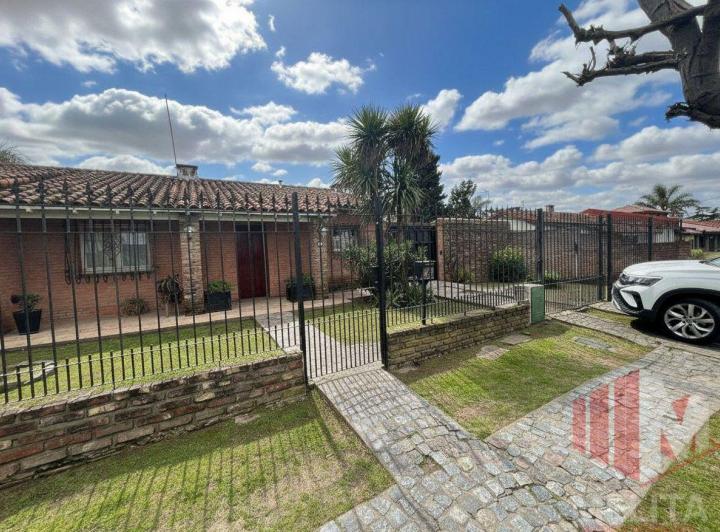 Casa · 200m² · 4 Ambientes · 1 Cochera
