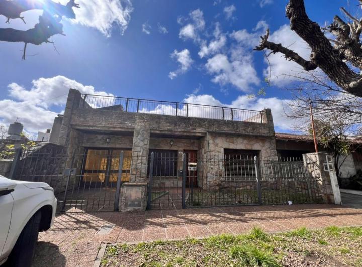 Casa · 67m² · 3 Ambientes · 2 Cocheras
