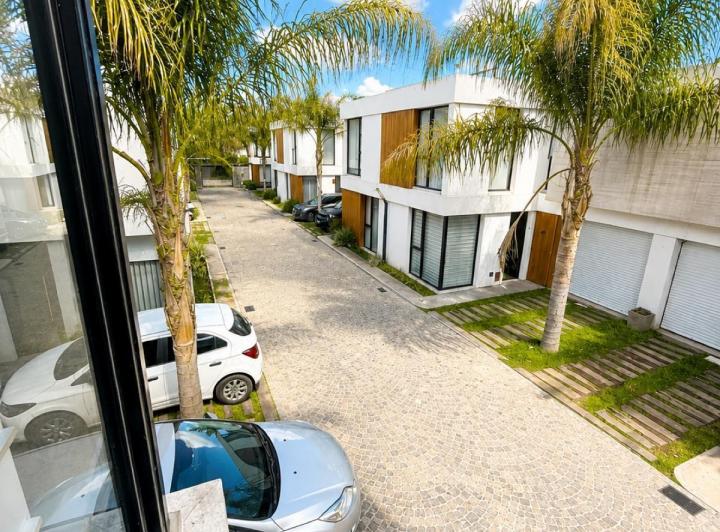 Casa · 100m² · 4 Ambientes · 1 Cochera
