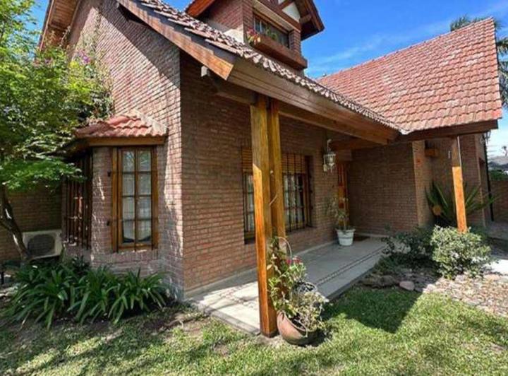 Casa · 188m² · 4 Ambientes · 1 Cochera
