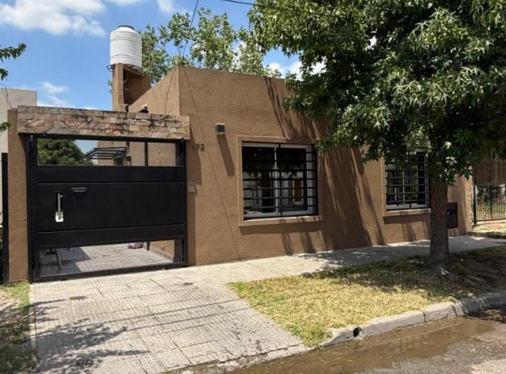 Casa · 108m² · 4 Ambientes · 3 Cocheras