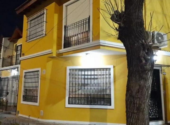 Casa · 77m² · 4 Ambientes · 1 Cochera
