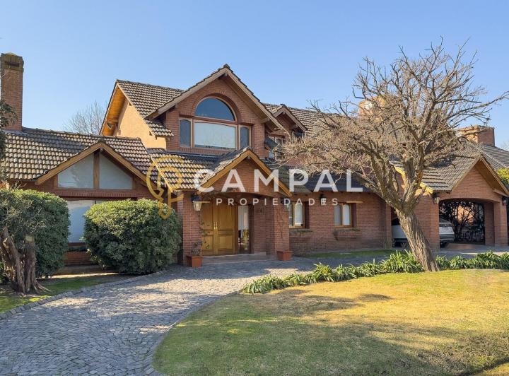 Casa · 344m² · 5 Ambientes · 2 Cocheras
