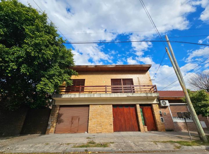 Casa · 169m² · 4 Ambientes · 1 Cochera