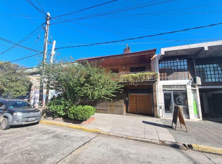 Casa · 271m² · 5 Ambientes · 2 Cocheras