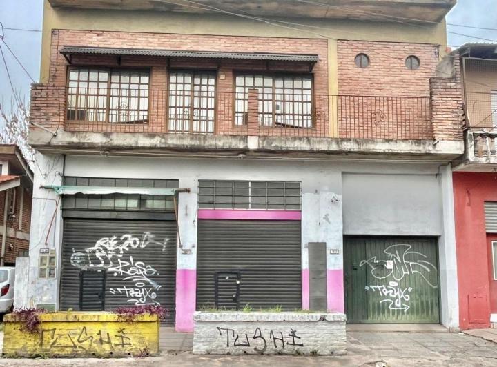 Casa · 200m² · 4 Ambientes · 2 Cocheras