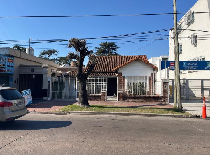 Casa · 95m² · 4 Ambientes · 2 Cocheras