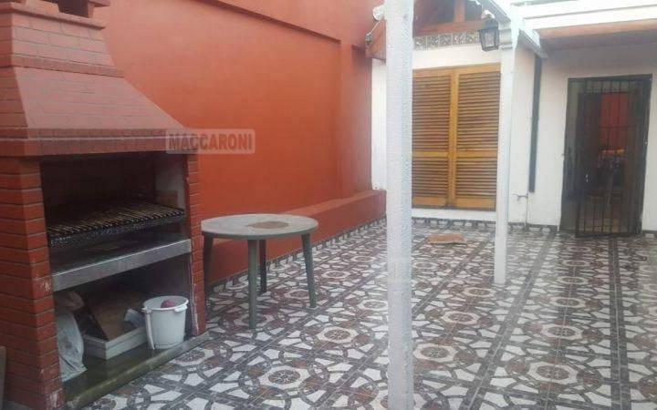 Casa · 140m² · 4 Ambientes · 2 Cocheras