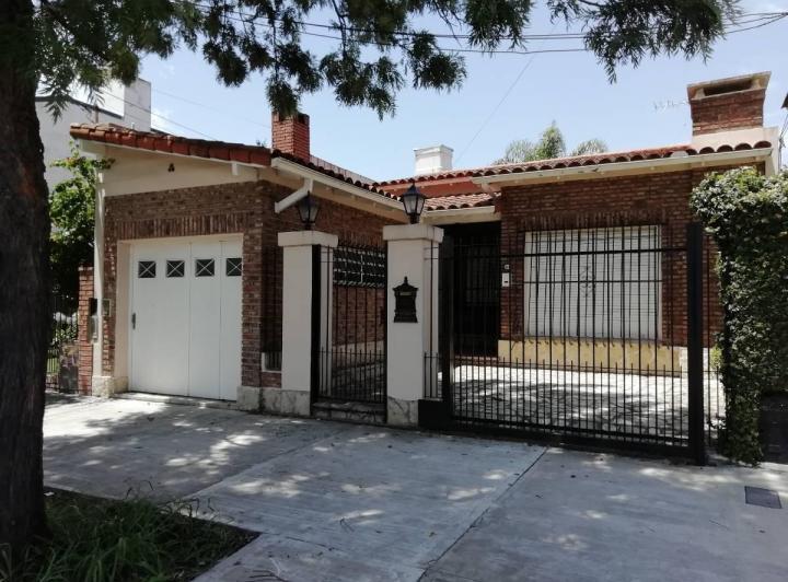 Casa · 160m² · 3 Ambientes · 2 Cocheras