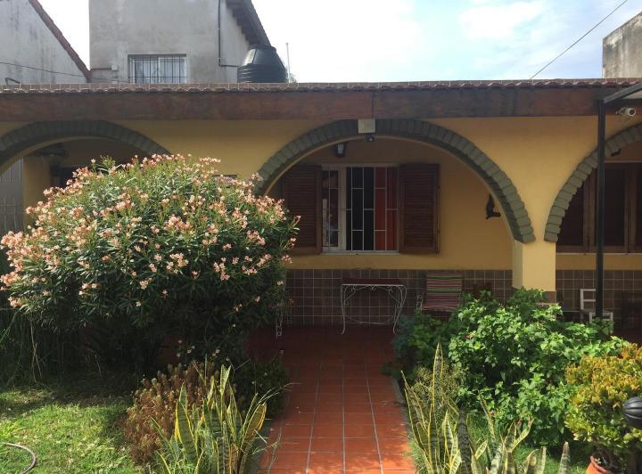 Casa · 150m² · 5 Ambientes · 2 Cocheras