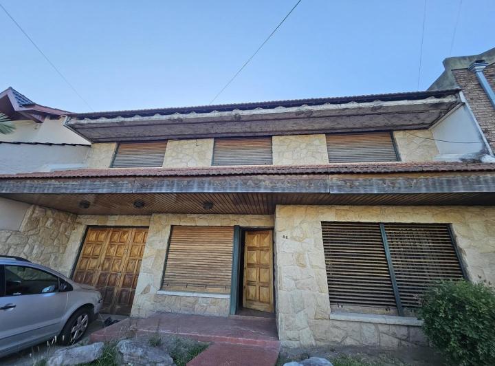 Casa · 200m² · 4 Ambientes · 1 Cochera