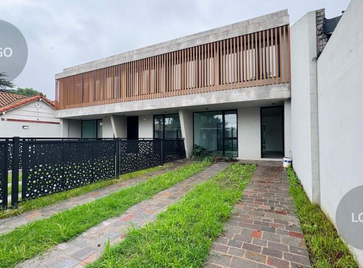Casa · 150m² · 4 Ambientes · 3 Cocheras