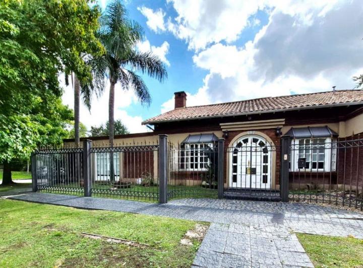 Casa · 350m² · 6 Ambientes · 2 Cocheras