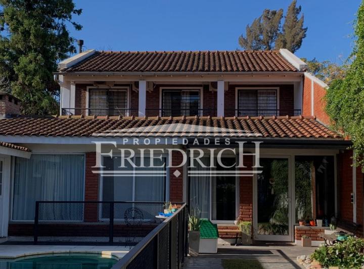 Casa · 270m² · 6 Ambientes · 6 Cocheras