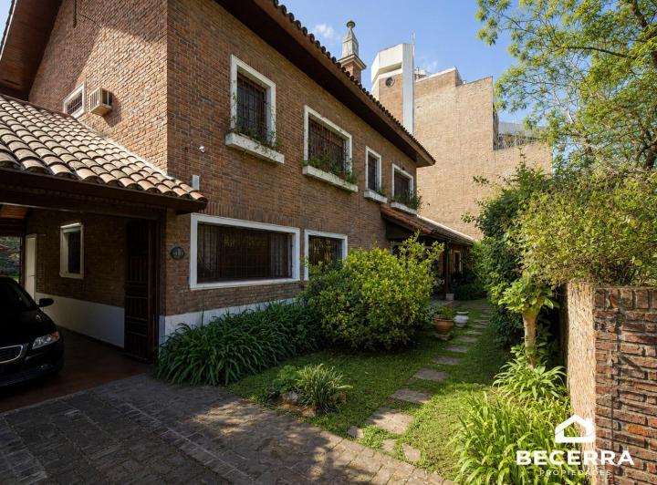 Casa · 488m² · 7 Ambientes · 1 Cochera