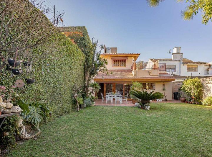 Casa · 290m² · 5 Ambientes · 1 Cochera