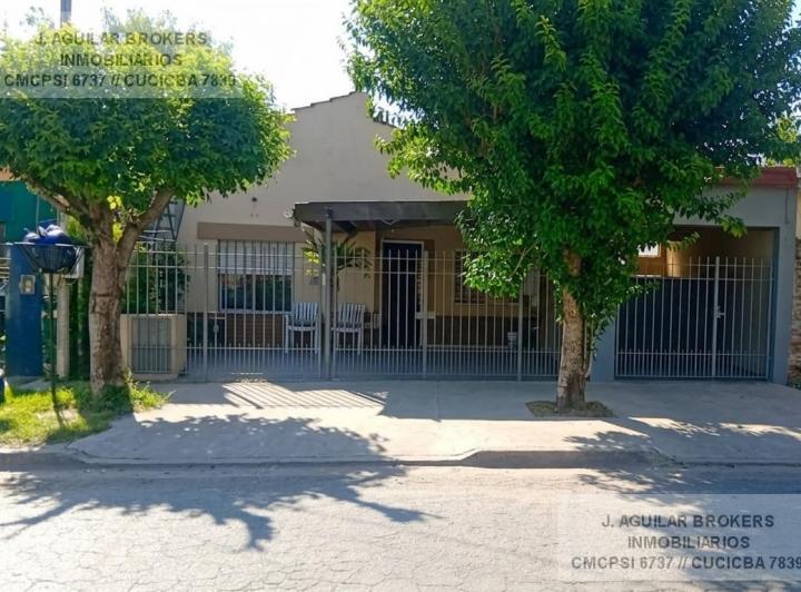 Casa · 240m² · 4 Ambientes · 1 Cochera
