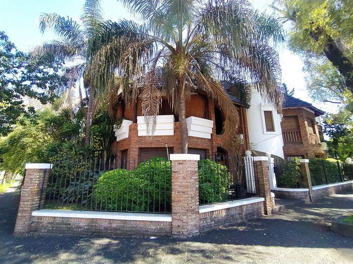 Casa · 431m² · 5 Ambientes · 2 Cocheras