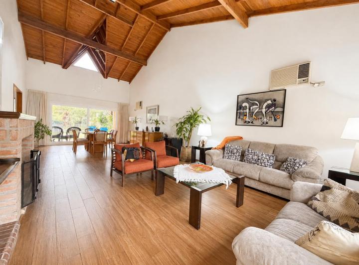 Casa · 325m² · 5 Ambientes