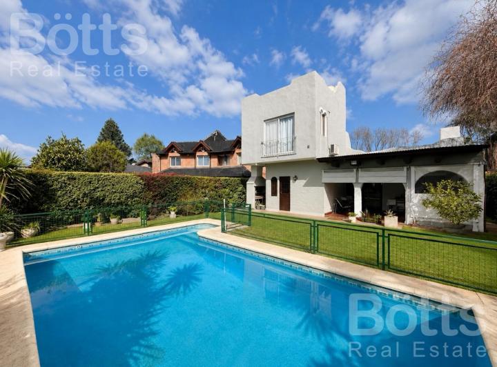 Casa · 118m² · 4 Ambientes · 2 Cocheras