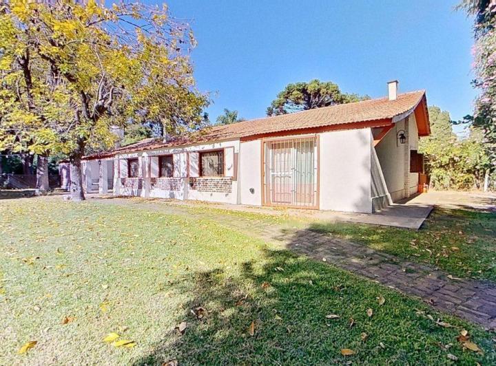 Casa · 230m² · 6 Ambientes · 3 Cocheras